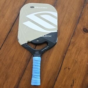 Selkirk Luxx Control Air Epic Pickleball paddle